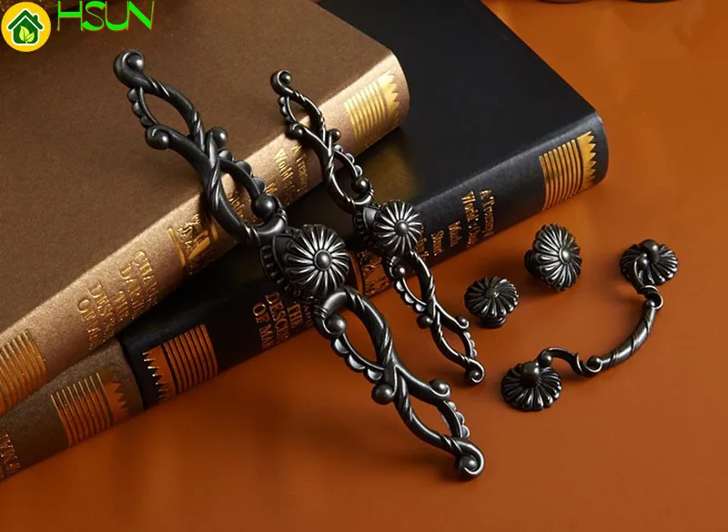 Furniture Hardware Drop Pulls - 2個 レトロメタルドレッサープルハンドル ブラックキャビネットドロッププル引き出しハンドル カントリー食器棚ノブ 素朴なキッチンハードウェア