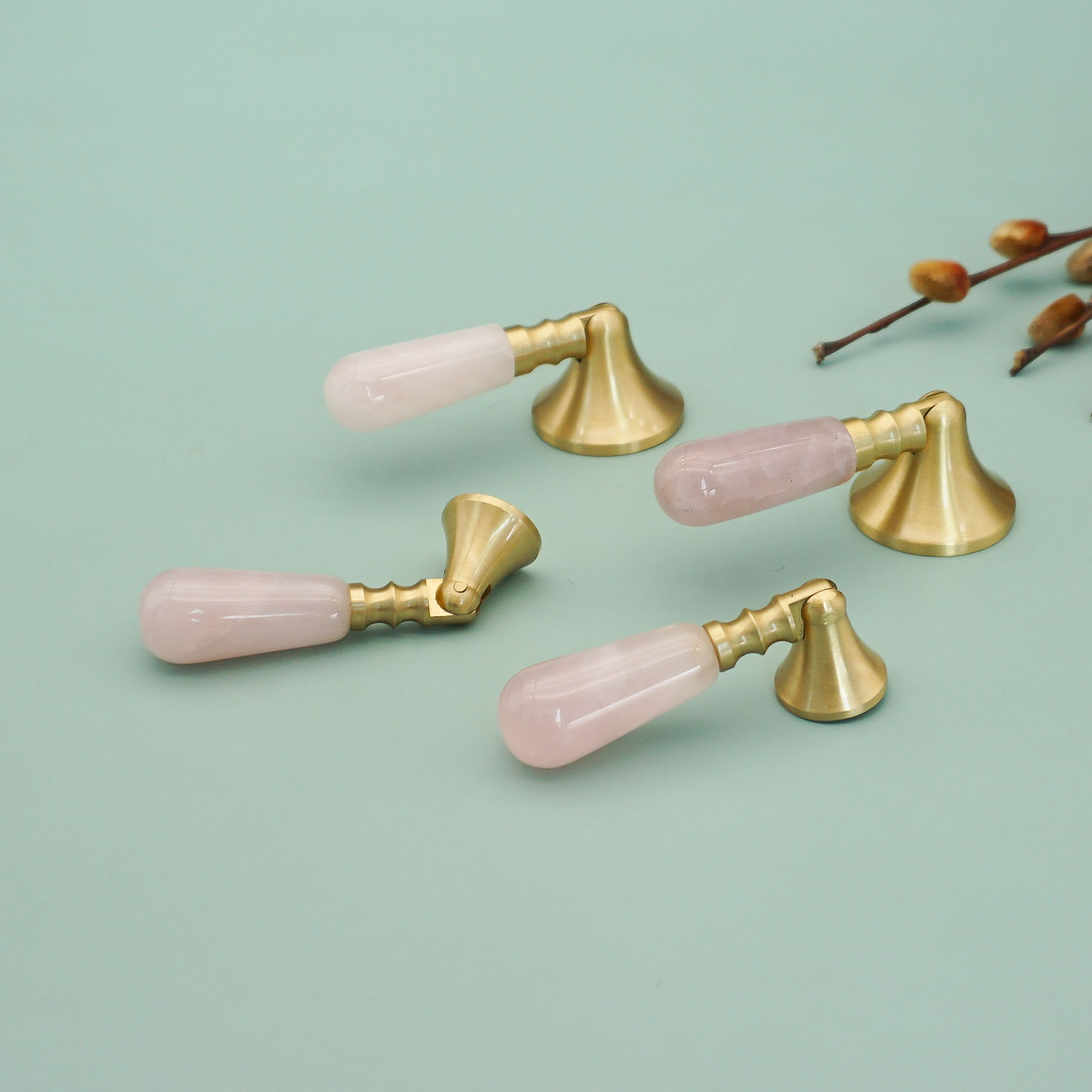 ピンククリスタル + 真鍮ドアノブとハンドルキッチンキャビネ - Furniture Hardware Drop Pulls のレビューと価格